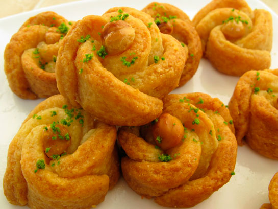 İrmikli Gül Tatlısı Tarifi ve Malzemeleri