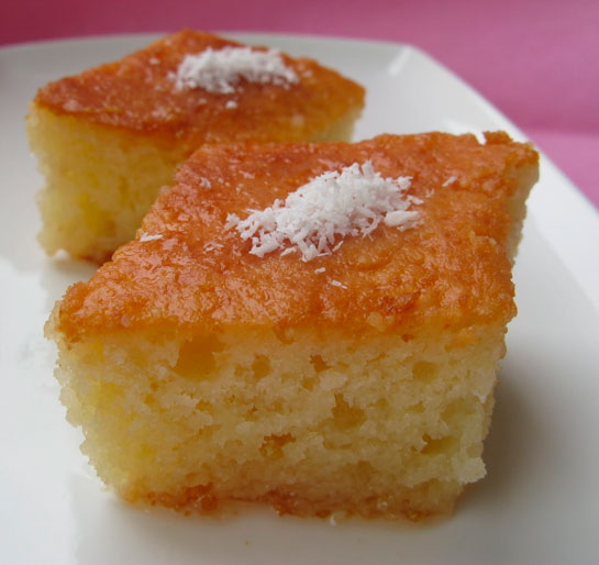 Yoğurtlu İrmik Tatlısı Tarifi ve Malzemeleri